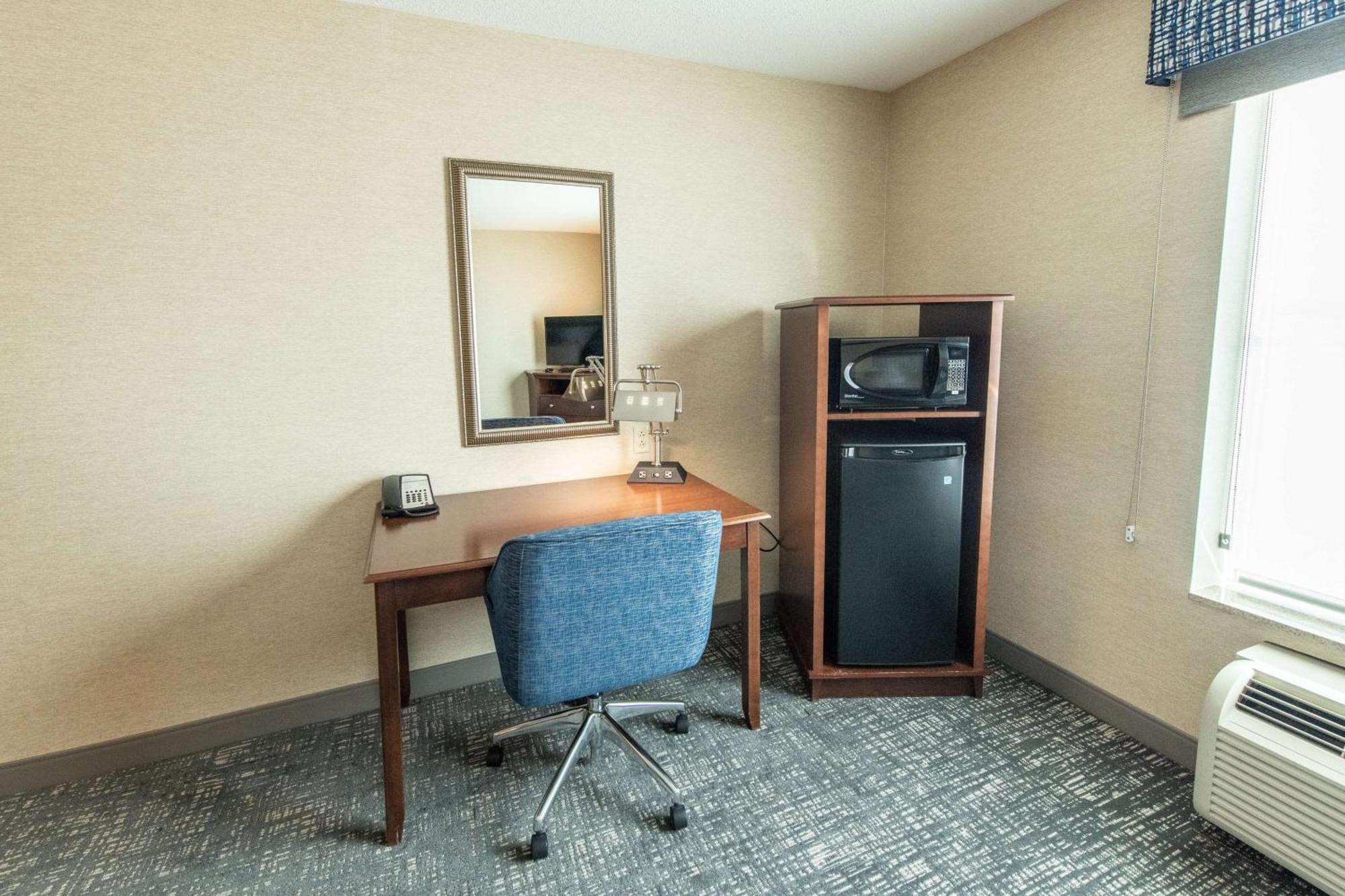 Hampton Inn Presque Isle Bagian luar foto